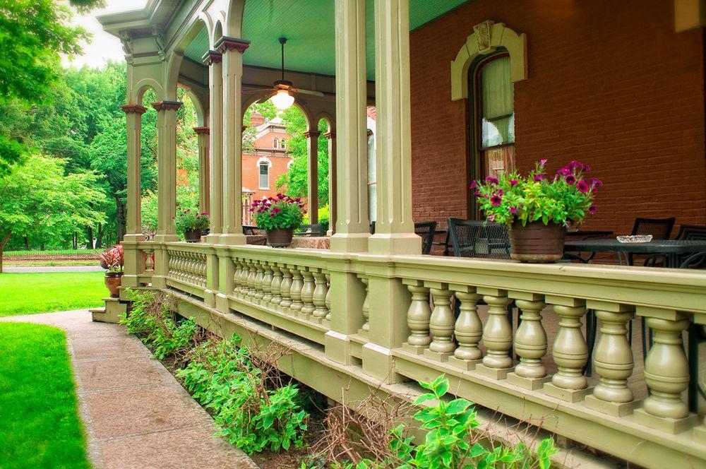 Whiskey Mansion Bed and Breakfast Saint Joseph Εξωτερικό φωτογραφία