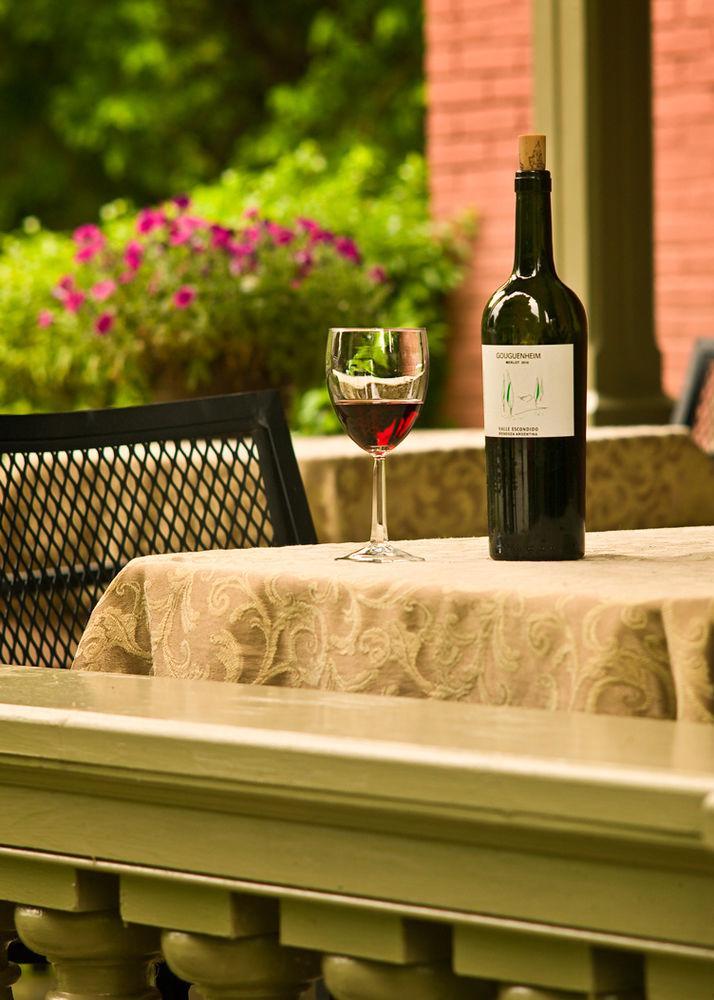 Whiskey Mansion Bed and Breakfast Saint Joseph Εξωτερικό φωτογραφία