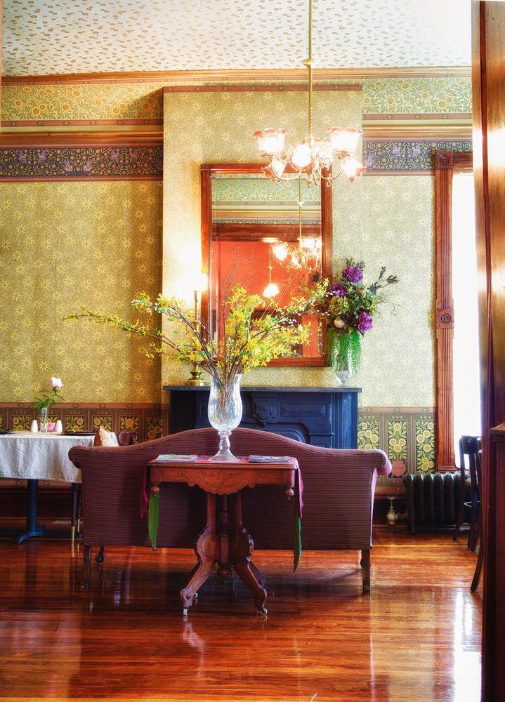 Whiskey Mansion Bed and Breakfast Saint Joseph Εξωτερικό φωτογραφία