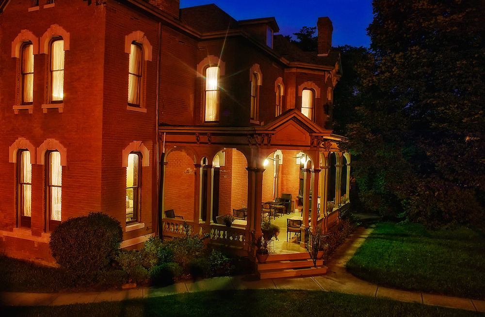 Whiskey Mansion Bed and Breakfast Saint Joseph Εξωτερικό φωτογραφία