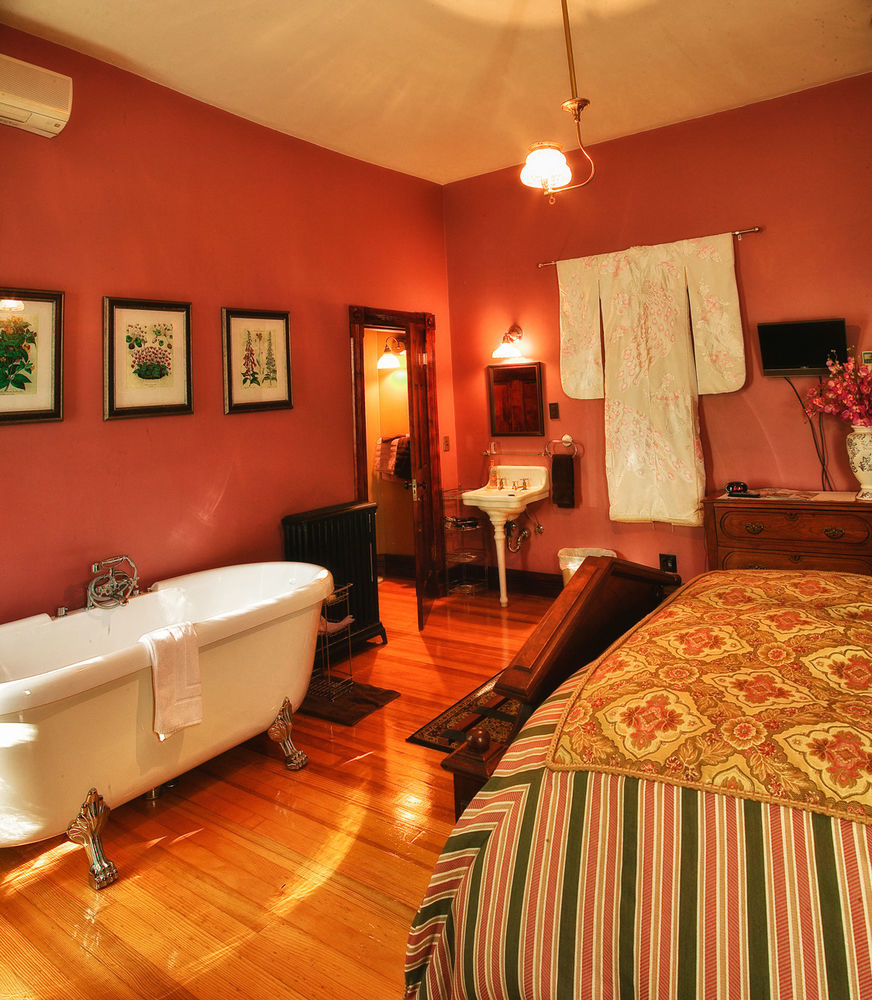 Whiskey Mansion Bed and Breakfast Saint Joseph Εξωτερικό φωτογραφία