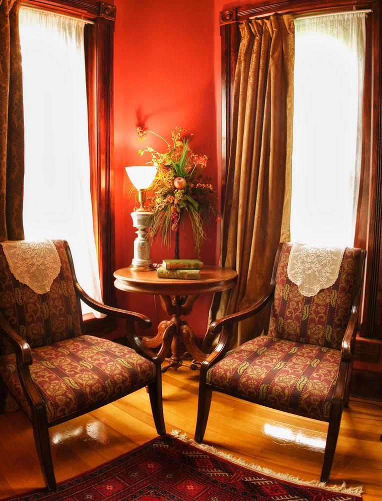 Whiskey Mansion Bed and Breakfast Saint Joseph Εξωτερικό φωτογραφία