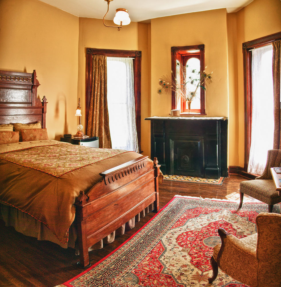 Whiskey Mansion Bed and Breakfast Saint Joseph Εξωτερικό φωτογραφία