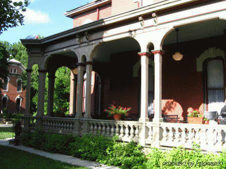 Whiskey Mansion Bed and Breakfast Saint Joseph Εξωτερικό φωτογραφία